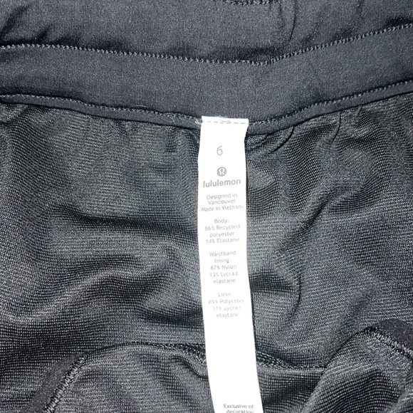 Lululemon Tracker Short V *4" size 6 - Picture 7 of 8